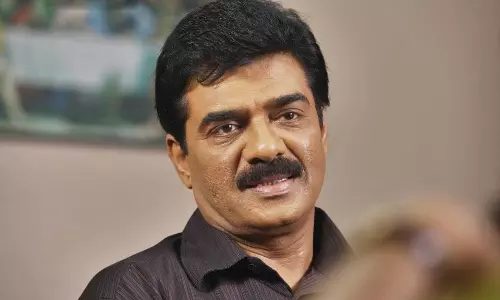 ‘സിനിമയിലെ എല്ലാ സൗഭാഗ്യങ്ങളും അനുഭവിച്ചിട്ട് വിവാഹത്തോടെ എന്തോ മോശം പണി പോലെ അഭിനയം നിര്‍ത്തുന്നു’:വിജയരാഘവന്‍