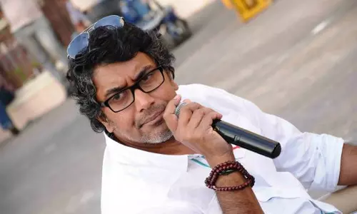 സംവിധായകന്‍ ശ്രീകുമാര്‍ മേനോന് എസ്‌കലേറ്ററില്‍ നിന്നും വീണു  പരിക്ക്