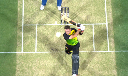 മാക്‌സ്‌വല്‍ ഷോ;  മഴ കളി തടസപ്പെടുത്തി 