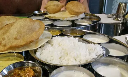 ശബരിമലയിലെ ഭക്ഷ്യശാലകളിൽ പരിശോധന കർശനമാക്കി