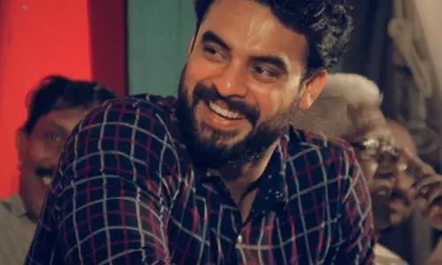 ‘ഈ പടത്തിലും ‘ഉമ്മ’ ഉണ്ട് !; പുതിയ ചിത്രത്തിന് യു സര്‍ട്ടിഫിക്കറ്റ് ലഭിച്ചതായി ടൊവിനോ 