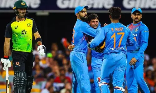 വീണ്ടും    മഴ വില്ലനായെത്തി; മെല്‍ബണില്‍ ഇന്ത്യക്ക് വിജയ പ്രതീക്ഷ