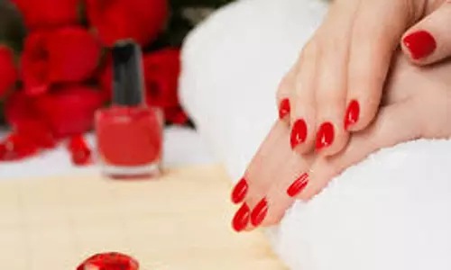 നഖത്തിന് ഭംഗിയില്ലെന്ന് തോന്നുന്നുണ്ടോ; ഇതാ ഇവ പരീക്ഷിക്കൂ