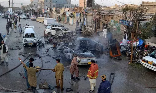 പാകിസ്താനില്‍ ചാവേര്‍ സ്‌ഫോടനം; 25 മരണം