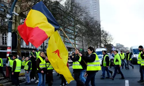 ഫ്രാന്‍സിലെ വിവാദ ഇന്ധന നികുതി വര്‍ദ്ധന പ്രതിഷേധത്തെ തുടര്‍ന്ന് മരവിപ്പിച്ചു