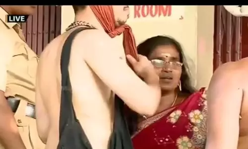 ശബരിമല ദര്‍ശനത്തിനായി പമ്പയിലെത്തിയ 48 കാരി പ്രതിഷേധത്തെതുടര്‍ന്ന് മടങ്ങി 