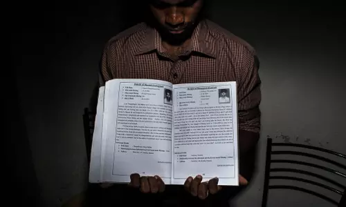 സ്വപ്നങ്ങളില്‍ ഞാന്‍ എന്റെ മകനെ കാണുന്നു:   നോവുന്ന തമിഴ് ജീവിതങ്ങളിലൂടെ.....