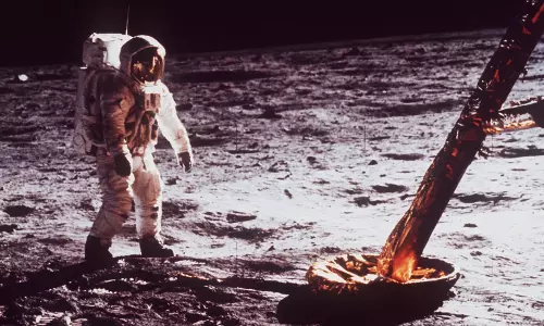 ചന്ദ്രനില്‍ കാലുകുത്തിയത് തട്ടിപ്പോ? റഷ്യന്‍ ബഹിരാകാശ ഏജന്‍സി അന്വേഷണത്തിന്