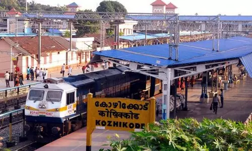 കോഴിക്കോട് റെയില്‍വേ സ്റ്റേഷനു സമീപത്തുള്ള കെട്ടിടങ്ങള്‍ സാമൂഹ്യ വിരുദ്ധരുടെ താവളമാകുന്നു