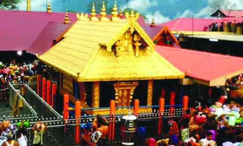 ശബരിമലയില് നിരോധനാജ്ഞ ലംഘിക്കാനെത്തിയ ബി.ജെ.പി നേതാക്കള് അറസ്റ്റില് ശബരിമലയില് നിരോധനാജ്ഞ ലംഘിക്കാനെത്തിയ ബി.ജെ.പി നേതാക്കള് അറസ്റ്റില്