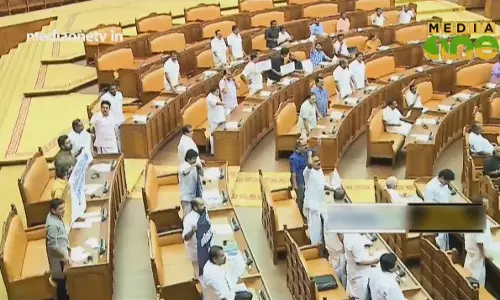 നിയമസഭാ സമ്മേളനം തുടക്കം പ്രതിഷേധത്തോടെ
