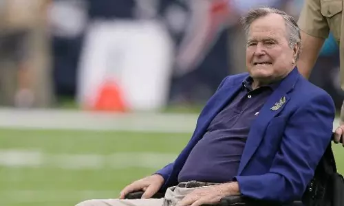 യു.എസ് മുന്‍ പ്രസിഡന്‍റ് ജോര്‍ജ് എച്ച്.ഡബ്ല്യു ബുഷ് അന്തരിച്ചു