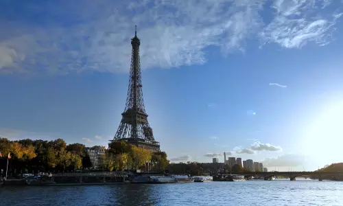 ഈഫല്‍‌ ഗോപുരത്തിന്റെ പടികള്‍ ലേലം ചെയ്തു