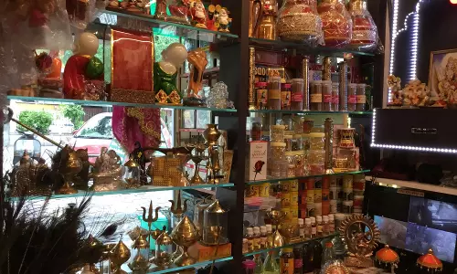 തീർത്ഥാടകരുടെ എണ്ണം കുറഞ്ഞതോടെ പമ്പയിലെ കടയുടമകള്‍ പ്രതിസന്ധിയില്‍