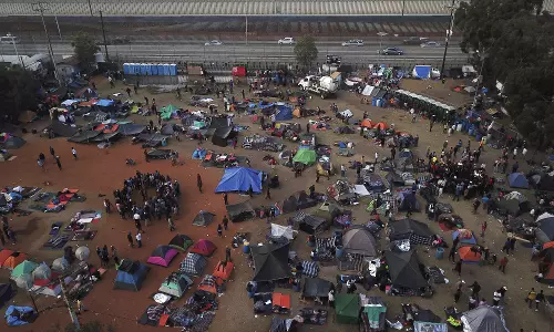 മെക്സിക്കന്‍ അതിര്‍ത്തിയില്‍ തമ്പടിച്ച അഭയാര്‍ഥികള്‍ ദുരിതത്തില്‍