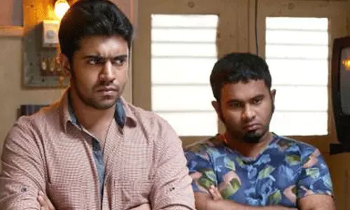 ഗൂഗിള്‍ നോക്കി രക്ഷപ്പെടാന്‍ ശ്രമിക്കുന്ന കായംകുളം കൊച്ചുണ്ണി; നിവിന് പണി കൊടുത്ത് അജു വര്‍ഗീസ്‍