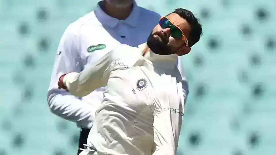 പന്ത് കൊണ്ടും വിസ്മയിപ്പിച്ച് കോഹ്‍ലി; വിക്കറ്റ് നേട്ടം ആഘോഷിച്ചത് ഇങ്ങനെ