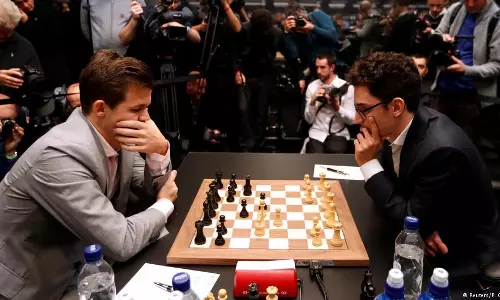 പന്ത്രണ്ടും സമനില! ലോക ചെസ് ചാമ്പ്യനെ ടൈബ്രേക്കറിലൂടെ തീരുമാനിക്കും