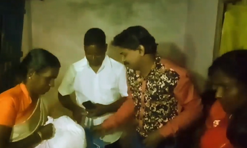 ഗജ ചുഴലിക്കാറ്റ്: തമിഴ്നാടിന് സഹായവുമായി സന്തോഷ് പണ്ഡിറ്റ്