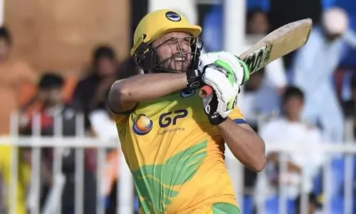 ഒരു മാറ്റവുമില്ലല്ലോ.... 14 പന്തില്‍ അര്‍ധ ശതകം; അഫ്രീദിയുടെ വെടിക്കെട്ട്