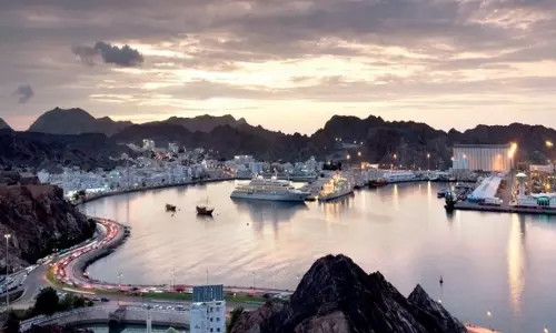 അനുമതിയില്ലാത്ത ഇടങ്ങളിലെ ഭൂമി സ്വദേശികള്‍ക്ക്  കെെമാറണമെന്ന് ഒമാന്‍ 