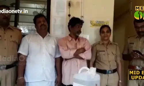 അഞ്ച് ലിറ്റര്‍ വാറ്റ് ചാരായവുമായി യുവമോര്‍ച്ച നേതാവ് പിടിയില്‍ 
