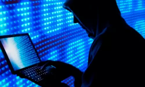 ഓണ്‍ലൈന്‍ തട്ടിപ്പ്: കോളേജ് അധ്യാപകരില്‍ നിന്ന് ഒന്നര ലക്ഷത്തോളം രൂപ തട്ടിയെടുത്തു