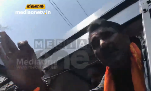 നിലക്കലില്‍ നിരോധനാജ്ഞ ലംഘിച്ച ബി.ജെ.പി നേതാക്കളെ അറസ്റ്റ് ചെയ്ത് നീക്കി  