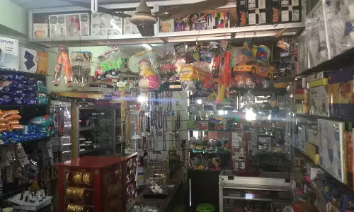 ശബരിമലയിൽ പ്ലാസ്റ്റിക് നിരോധനം കർശനമാക്കിയതോടെ കച്ചവടക്കാര്‍ സമരത്തിലേക്ക്