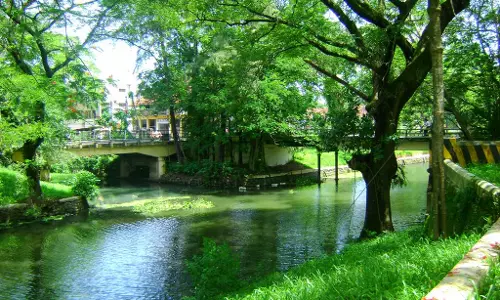 മുപ്പാലം,ശവക്കോട്ടപ്പാലം; കിഴക്കിന്റെ വെനീസ് പാലങ്ങളുടെ കൂടി നാടാണ്