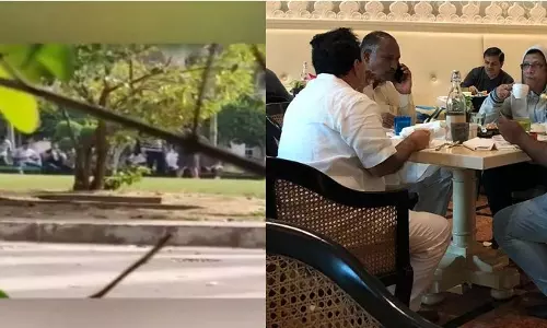 കര്ണാടക; ബി.ജെ.പി എം.എല്.എമാരുടെ ഹോട്ടല് മുറികള്ക്ക് ദിവസേന അമ്പത് ലക്ഷം രൂപ നല്കുന്നതാരെന്ന് വ്യക്തമാക്കണമെന്ന് കോണ്ഗ്രസ് കര്ണാടക; ബി.ജെ.പി എം.എല്.എമാരുടെ ഹോട്ടല് മുറികള്ക്ക് ദിവസേന അമ്പത് ലക്ഷം രൂപ നല്കുന്നതാരെന്ന് വ്യക്തമാക്കണമെന്ന് കോണ്ഗ്രസ്