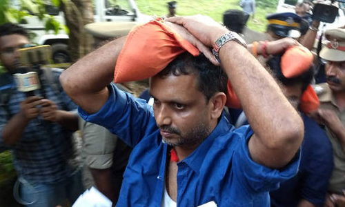 ‘ശബരിമലയിലെത്തുന്ന സ്ത്രീകളുടെ പ്രായം പരിശോധിക്കാന്‍ ആരാണ് ചുമതലപ്പെടുത്തിയത്’: സുരേന്ദ്രന് ഹെെകോടതിയുടെ വിമര്‍ശനം