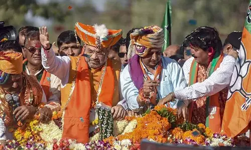 ബംഗാളില്‍ അമിത് ഷായുടെ രഥയാത്രയ്ക്ക് കൊല്‍ക്കത്ത ഹൈക്കോടതിയുടെ വിലക്ക്