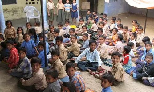 അക്രമ ദിവസം ബുലന്ദ്ശഹറിലെ സ്കൂളില്‍ കുട്ടികള്‍ക്ക് ഉച്ചഭക്ഷണം നേരത്തെ നല്‍കി വീട്ടിലേക്ക് പറഞ്ഞുവിട്ടു