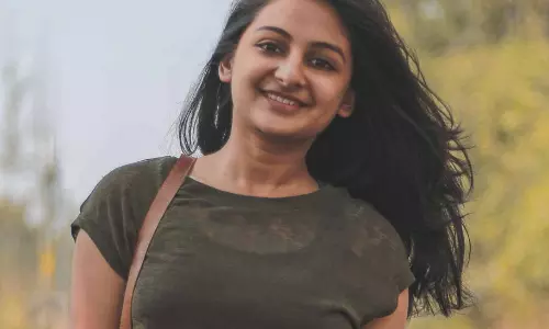 ‘ജാക്ക് ആൻഡ് ജില്ലി’ൽ കാളിദാസിന്റെ നായികയായി എസ്തർ 