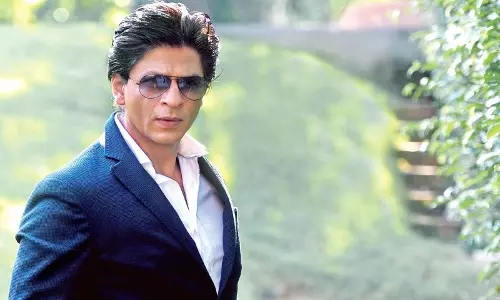 മലയാളം അറിയില്ലെങ്കിലും അവസരം കിട്ടിയാൽ ഒരു കൈ നോക്കാനും കിംഗ് ഖാൻ റെഡിയാണ്