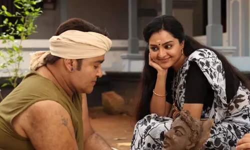 ‘വ്യാജ പ്രചരണങ്ങളെ അതിജീവിച്ച് ഒടിയൻ മുന്നേറട്ടെ,  മലയാളത്തിന്റെ അഭിമാനമായി മാറട്ടെ’; മഞ്ജു വാര്യര്‍ 