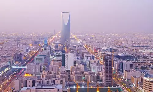 സൗദി സ്വകാര്യ മേഖലയിലെ വിദേശ തൊഴിലാളികള്‍ക്ക് ഏര്‍പ്പെടുത്തിയ ലെവി കുറക്കാനോ ഒഴിവാക്കാനോ ആലോചന നടക്കുന്നതായി റിപ്പോര്‍ട്ട്   