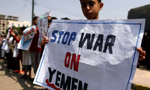 യമന് സമാധാന ചര്ച്ച; ഭക്ഷണ കപ്പലുകളെ തടയില്ലെന്ന് ഹൂതികളും സര്ക്കാറും സമ്മതിച്ചു യമന് സമാധാന ചര്ച്ച; ഭക്ഷണ കപ്പലുകളെ തടയില്ലെന്ന് ഹൂതികളും സര്ക്കാറും സമ്മതിച്ചു