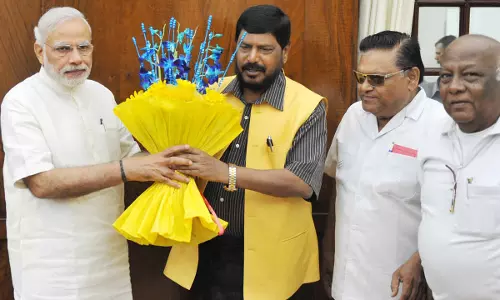 ‘മോഡി തരാമെന്നേറ്റ 15 ലക്ഷം എല്ലാവര്ക്കും കിട്ടും, റിസര്വ് ബാങ്ക് പണം തരുന്നില്ല’; കേന്ദ്രമന്ത്രി രാം ദാസ് അതാവ്ലെ ‘മോഡി തരാമെന്നേറ്റ 15 ലക്ഷം എല്ലാവര്ക്കും കിട്ടും, റിസര്വ് ബാങ്ക് പണം തരുന്നില്ല’; കേന്ദ്രമന്ത്രി രാം ദാസ് അതാവ്ലെ