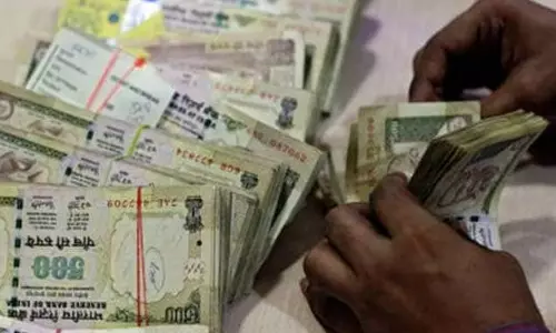 ഗുജറാത്തില്‍ 3.80 കോടിയുടെ നിരോധിച്ച നോട്ടുകളുമായി  ഒരാള്‍ അറസ്റ്റില്‍