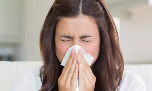 ചുമയ്ക്കുമ്പോഴും തുമ്മുമ്പോഴും ടിഷ്യൂ പേപ്പറോ, കര്‍ച്ചീഫോ ഉപയോഗിക്കണോ?