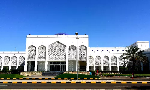 മെഡിക്കൽ പരിശോധന  ഫീസ്  കുത്തനെ   വര്‍ദ്ധിപ്പിച്ച് ഒമാൻ