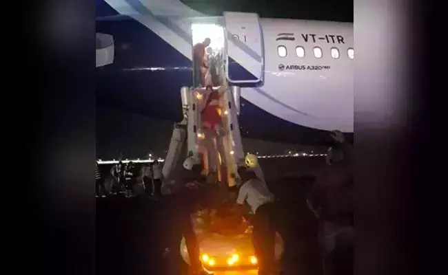 അസാധാരണ പുക, ഇന്‍ഡിഗോ വിമാനം അടിയന്തരമായി ഇറക്കി; വീഡിയോ കാണാം