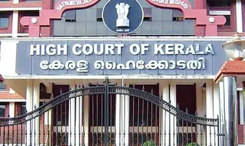 തട്ടമിട്ട വിദ്യാര്‍ത്ഥിനികളെ ക്ലാസില്‍ കയറ്റണമെന്ന് നിര്‍ദേശം നല്‍കാനാവില്ലെന്ന് ഹൈക്കോടതി