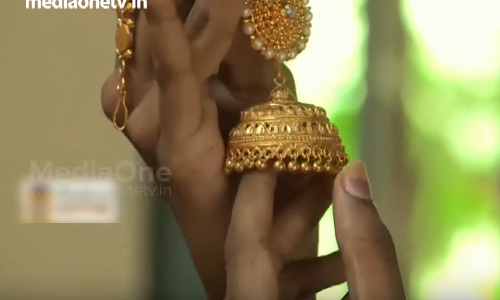 കലോത്സവ വേദിയിലെ കഥ പറയും കാതിലോലകള്‍