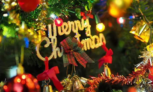 തിരുപ്പിറവിക്കായി ദേവാലയങ്ങളൊരുങ്ങി, ക്വയറുകളും കരോള്‍ സംഘങ്ങളും സജീവം