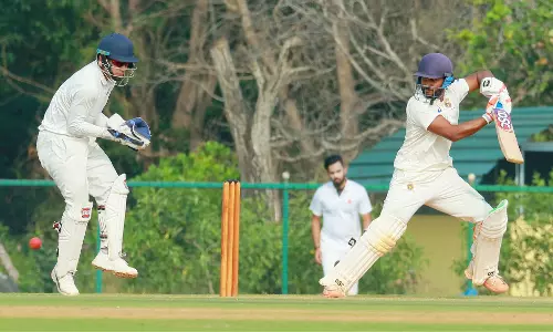 വീണ്ടും സക്‌സേന; ഡല്‍ഹിയെ ഒതുക്കി കേരളം, ജയത്തിലേക്ക്  