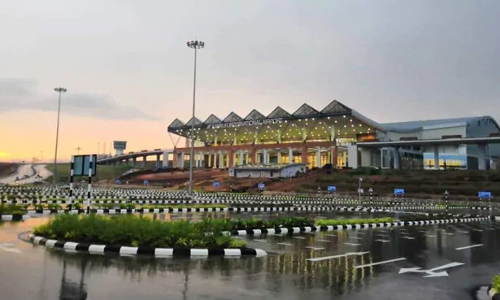 ചരിത്രത്തിലേക്ക് പറന്നുയര്‍ന്ന യാത്രക്കാര്‍