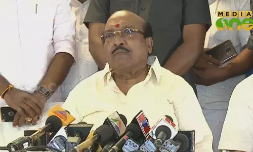 വനിതാമതിൽ മനുഷ്യച്ചങ്ങല ആയിപ്പോകുമോ? വനിതാമതിൽ മനുഷ്യച്ചങ്ങല ആയിപ്പോകുമോ?